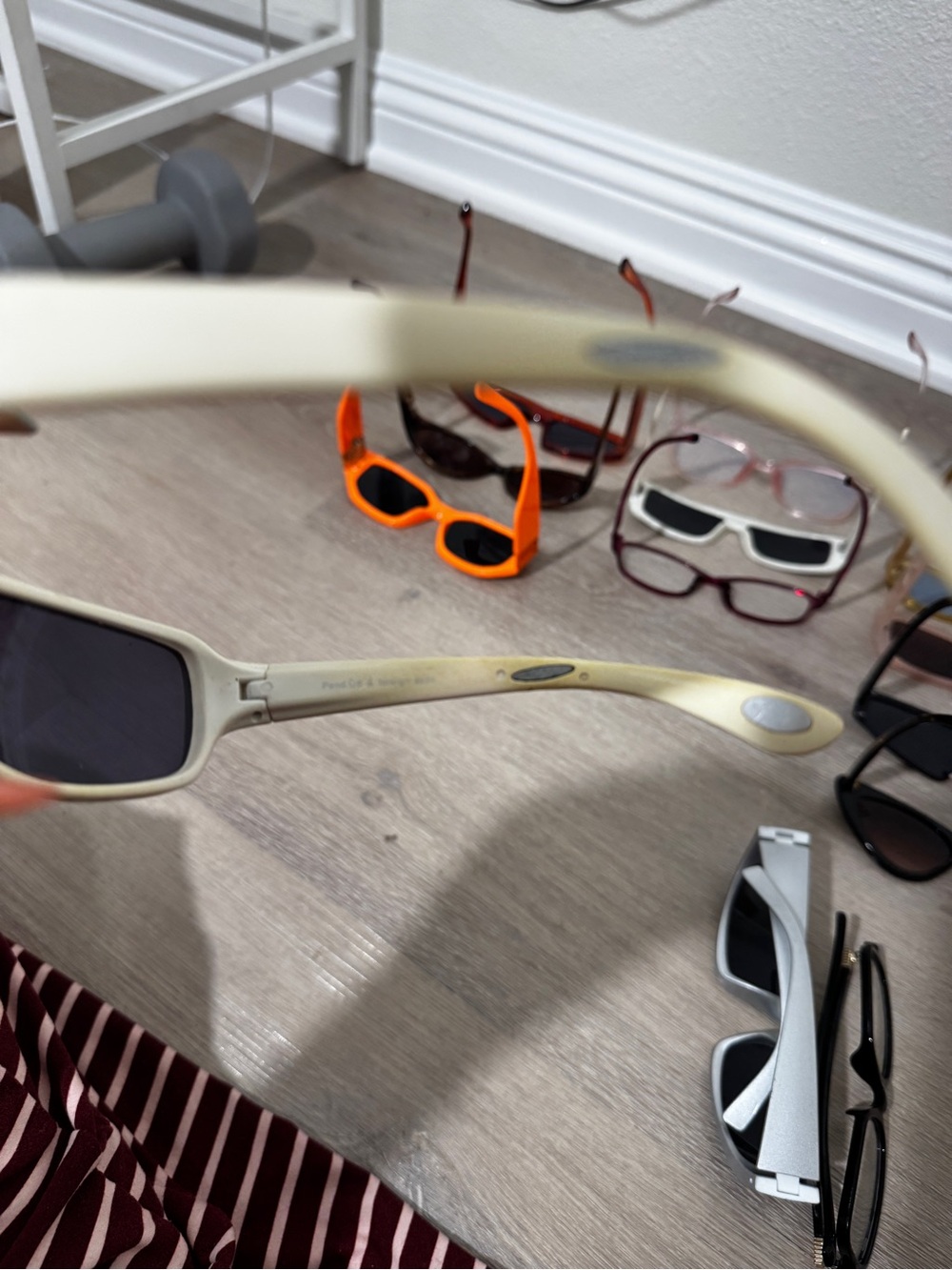 Assorted Sunglasses 13 pairs MuAssorted Sunglasses Lot Multiple Styles & Colors - Picture 9 of 10